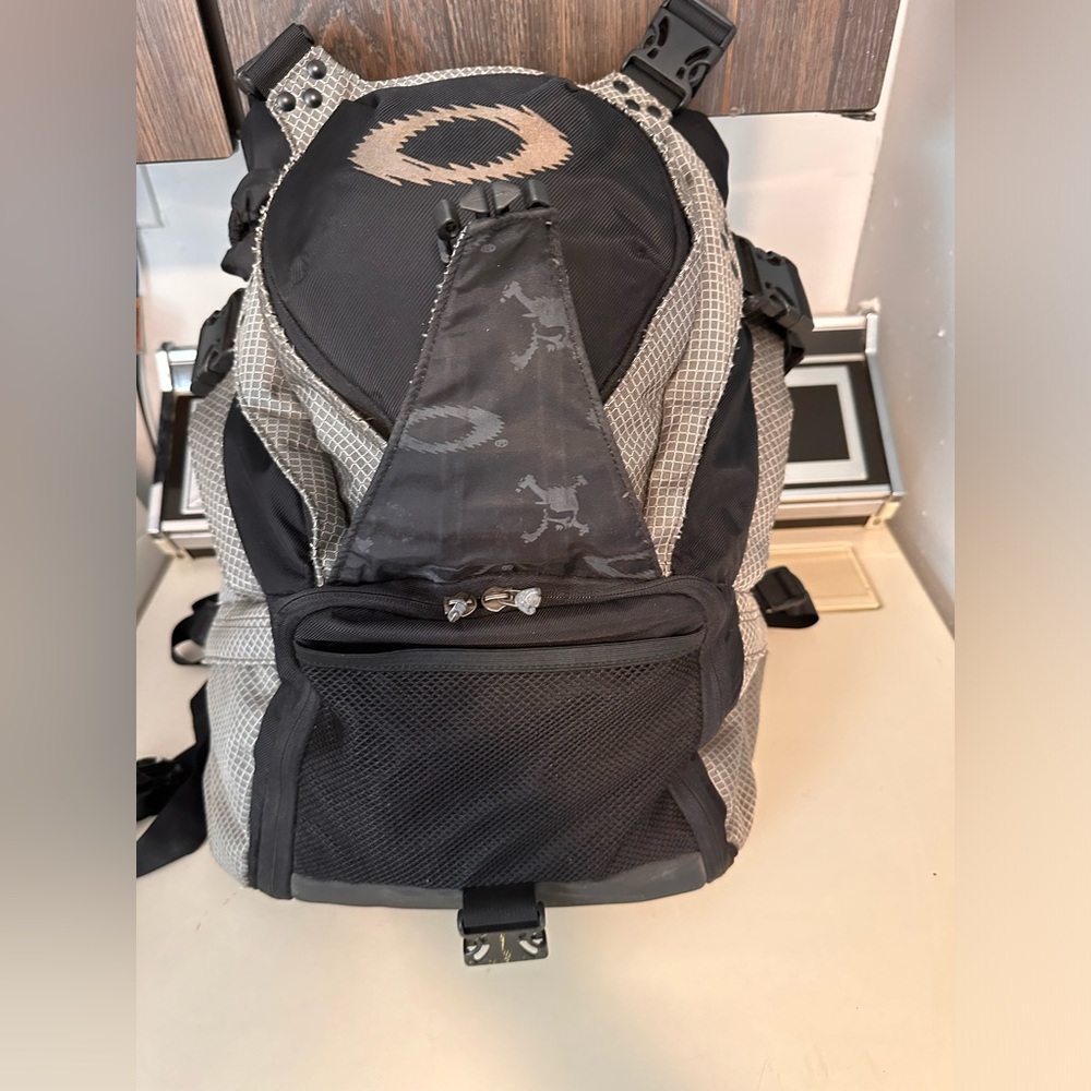 Oakley Back pack - Picture 11 of 16